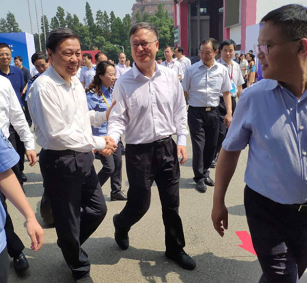 天下“清静生产月”和 “清静生产万里行”运动在江阴启动 清华大学公共清静研究院携Bevictor伟德科技受邀加入启动仪式 天下“清静生产月”和 “清静生产万里行”运动在江阴启动 清华大学公共清静研究院携Bevictor伟德科技受邀加入启动仪式